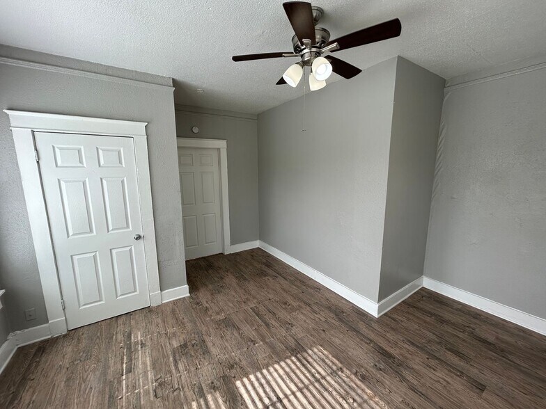 More Photos Of 1409 W Woodlawn Ave, San Antonio Apartments For Sale