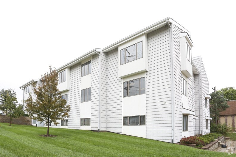 More Photos Of 3715 SW 29th St, Topeka Office For Sale