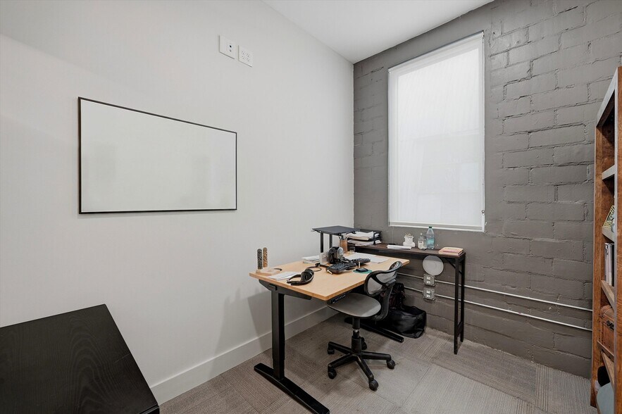 More Photos Of 118 W Chestnut St, Denison Office For Sale