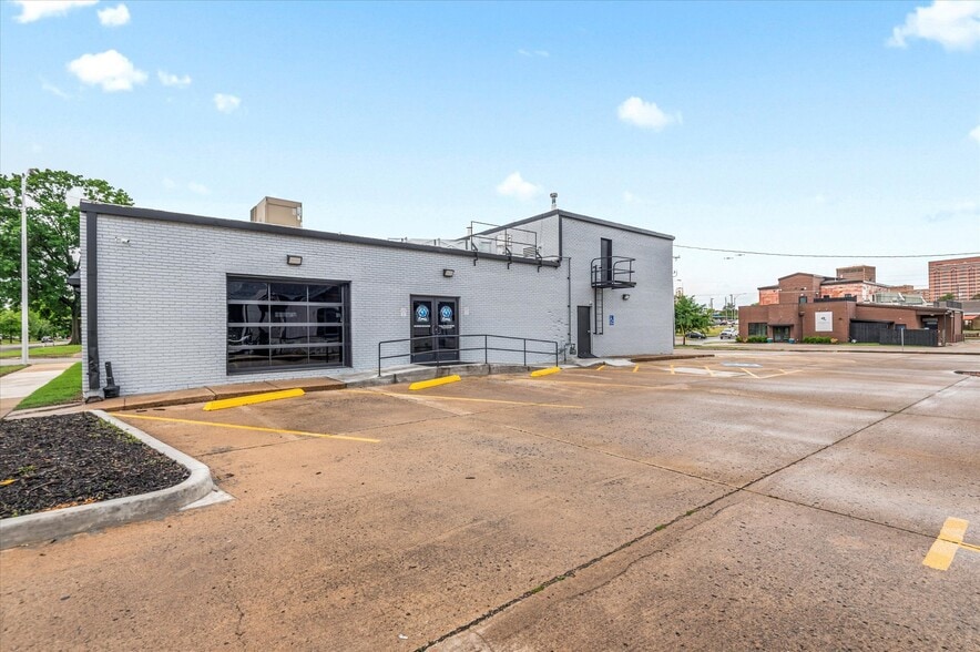 More Photos Of 622 SE Frank Phillips Blvd, Bartlesville Restaurant For Sale