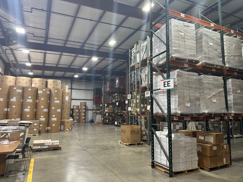 More Photos Of 1715 E Hamilton Rd, Bloomington Warehouse For Lease