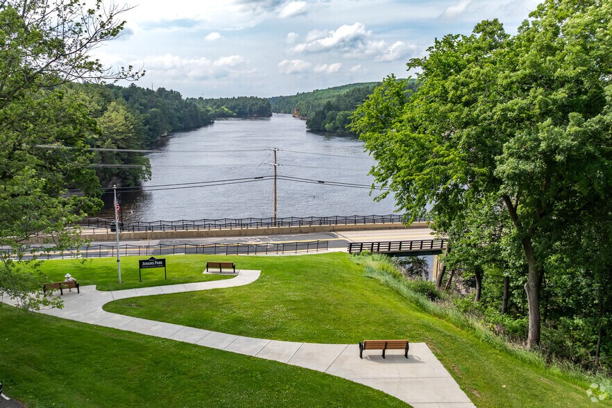 More Photos Of 910 River Rd, Wisconsin Dells Hotel For Sale