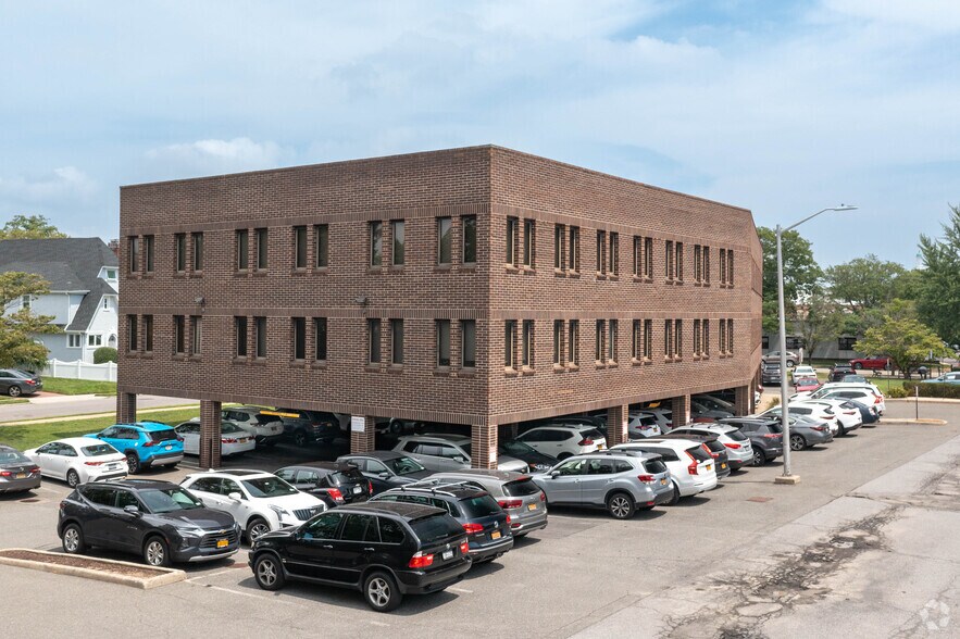 More Photos Of 176 N Village Ave, Rockville Centre Medical For Lease