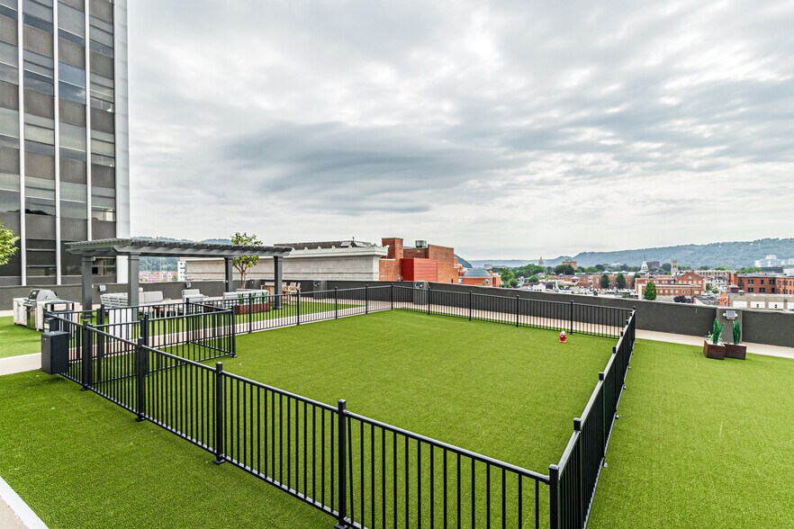 More Photos Of 900 Lee St E, Charleston Apartments For Sale