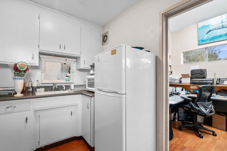 More Photos Of 3811 Portola Dr, Santa Cruz Medical For Sale