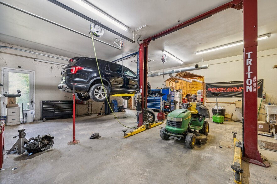 More Photos Of 1856 Buckley Hall Rd, Cobbs Creek Warehouse For Sale