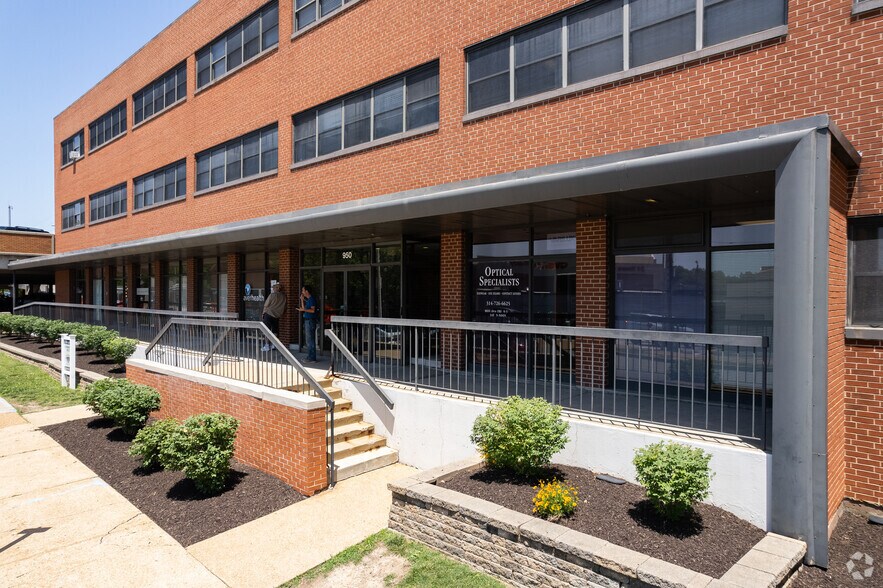 More Photos Of 950 Francis Pl, Clayton Medical For Sale