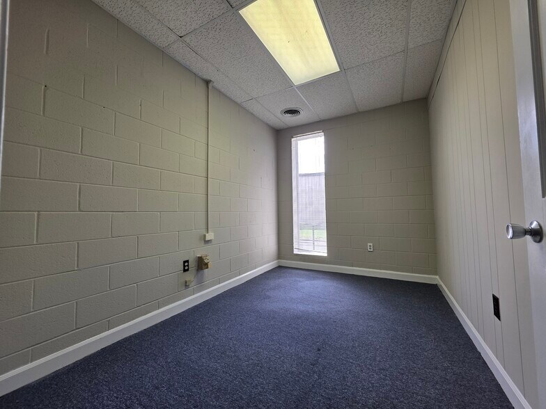 More Photos Of 404 St Andrews Dr, Greenville Office For Lease