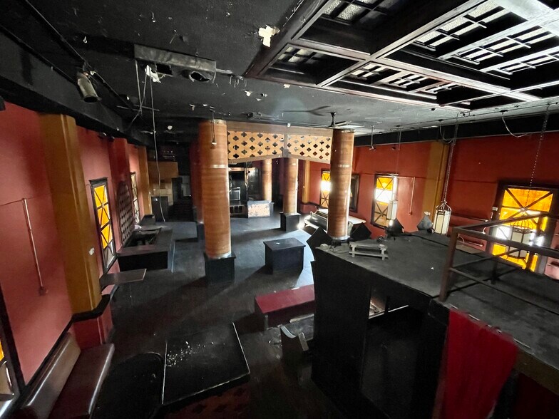 More Photos Of 209-211 E Chicago St, Elgin Bar For Sale