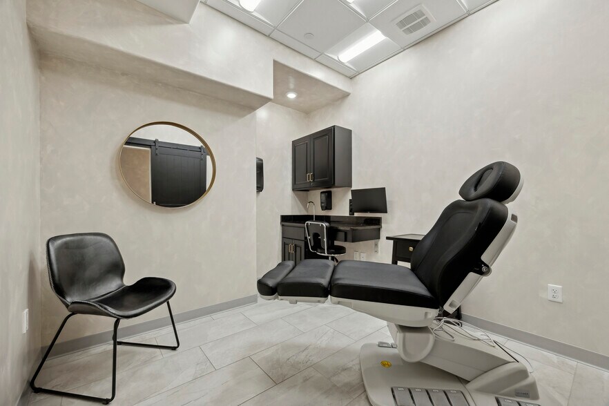 More Photos Of 4420 Valley View Rd, Edina Office For Lease