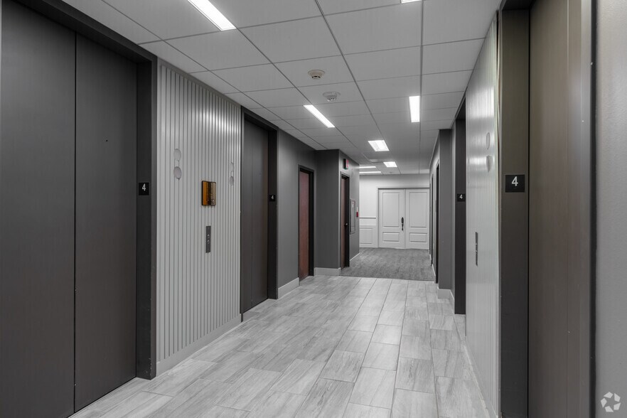 More Photos Of 508 W Wall St, Midland Office For Lease