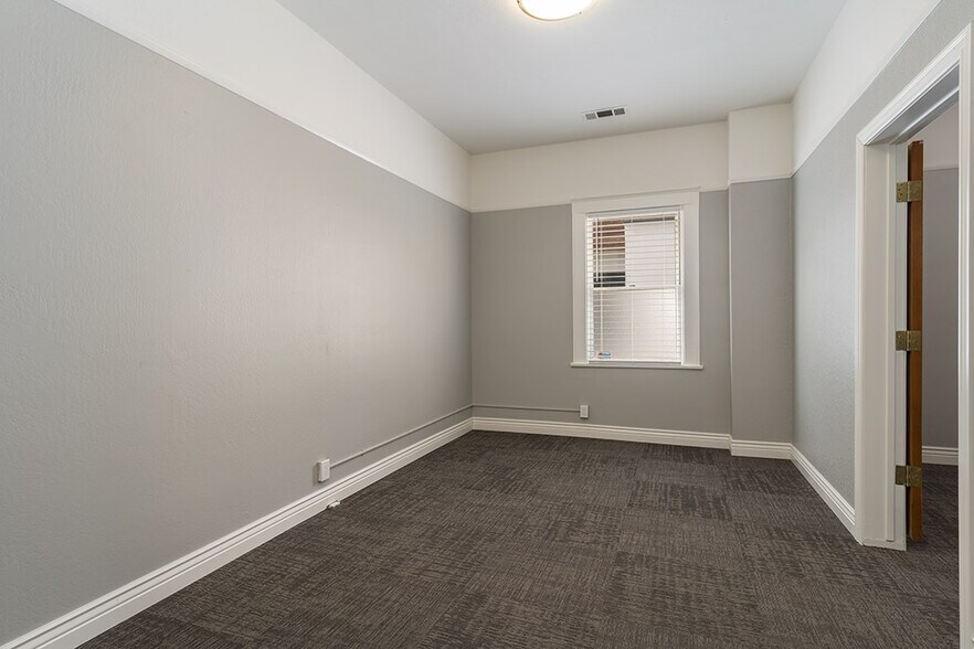 More Photos Of 120 Pickard Pl, Reno Office For Lease