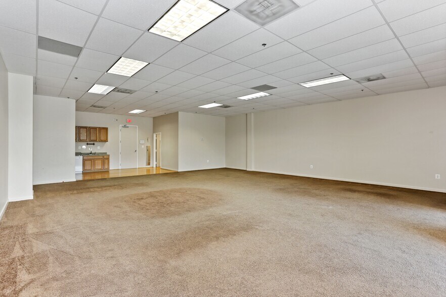 More Photos Of 4229 Lafayette Center Dr, Chantilly Business Park For Sale