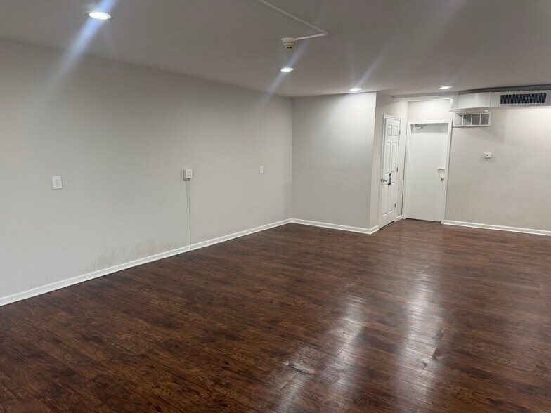 More Photos Of 7401 Woodbine Ave, Philadelphia Storefront Retail Residential For Lease