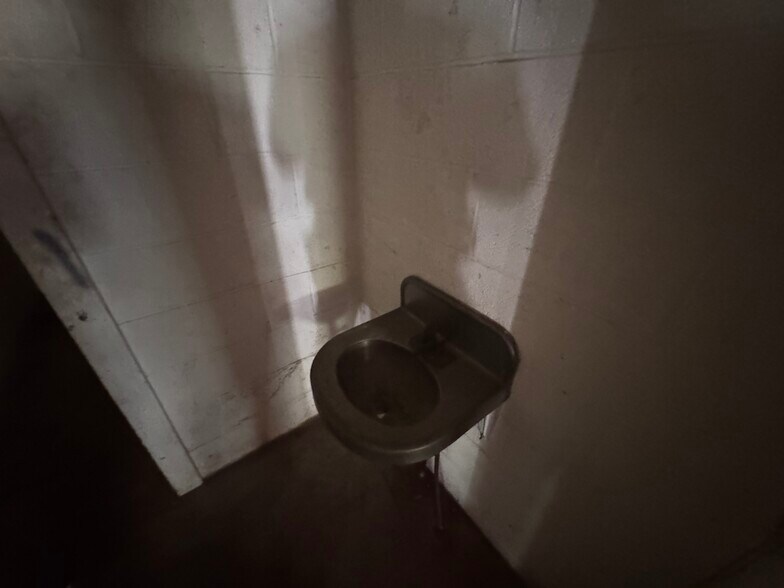 More Photos Of 21076 US Highway 45, Citronelle Manufacturing For Sale