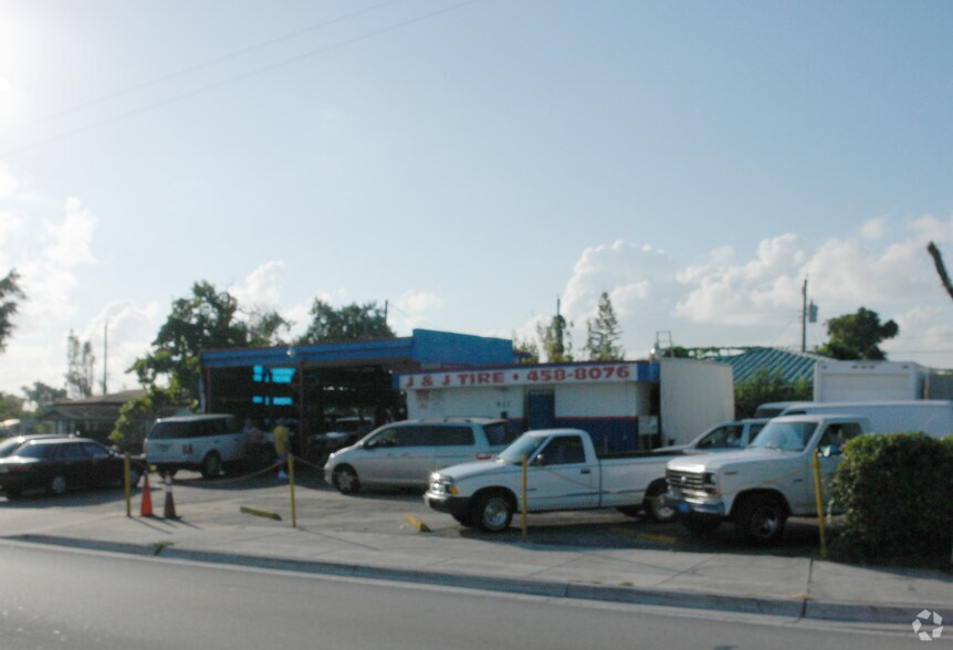 More Photos Of 621 Pembroke Rd, Hollywood General Retail For Sale