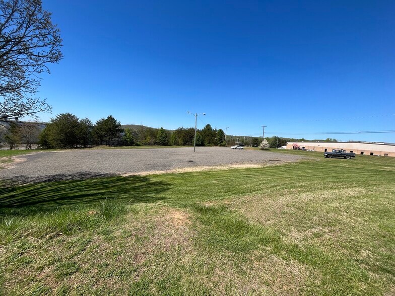 More Photos Of 330 Hollie Dr, Martinsville Warehouse For Lease