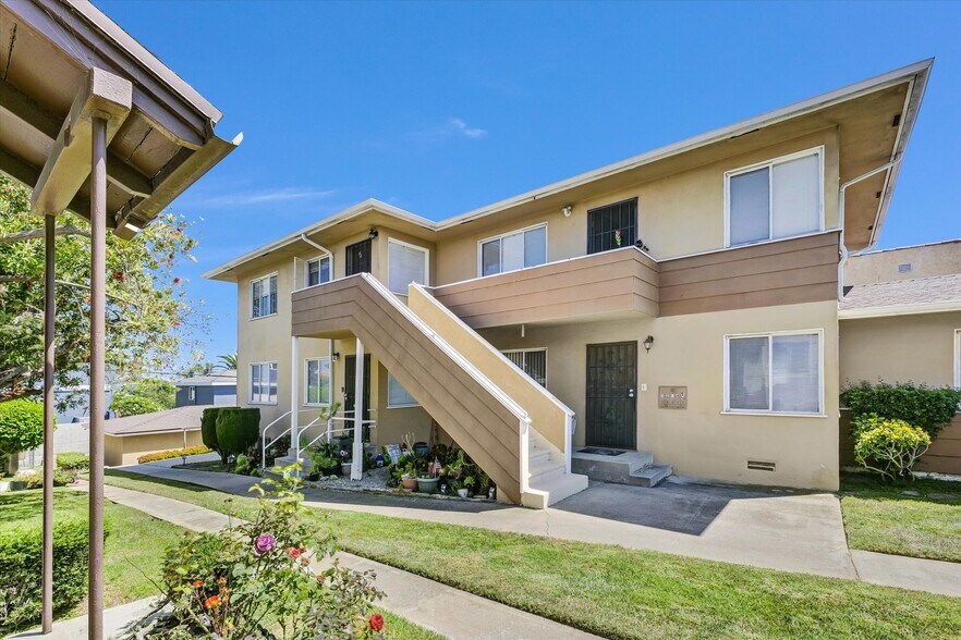 More Photos Of 6006 Overhill Dr, Los Angeles Apartments For Sale