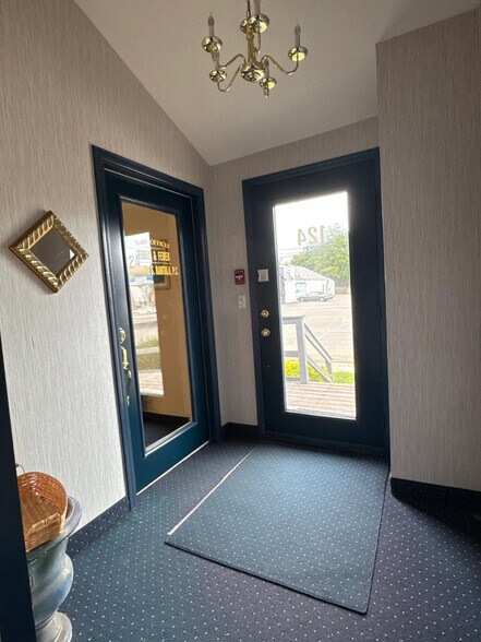 More Photos Of 124 Medford Ave, Patchogue Office For Sale