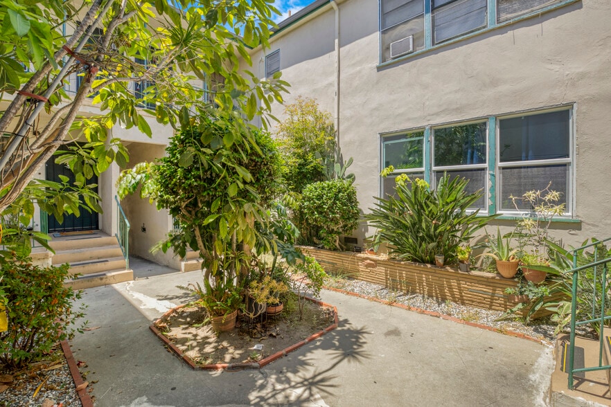 More Photos Of 1215 S Fairfax Ave, Los Angeles Apartments For Sale