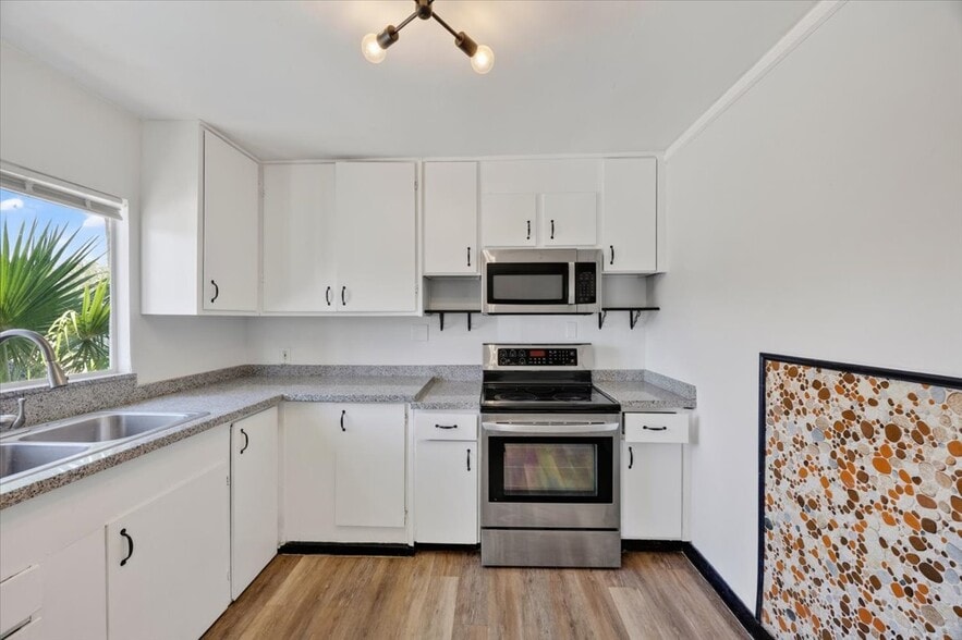 More Photos Of 319 S 10th St, Las Vegas Apartments For Sale