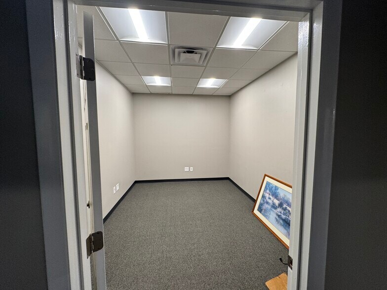 More Photos Of 102 Tribble Dr, Madison Light Manufacturing For Lease