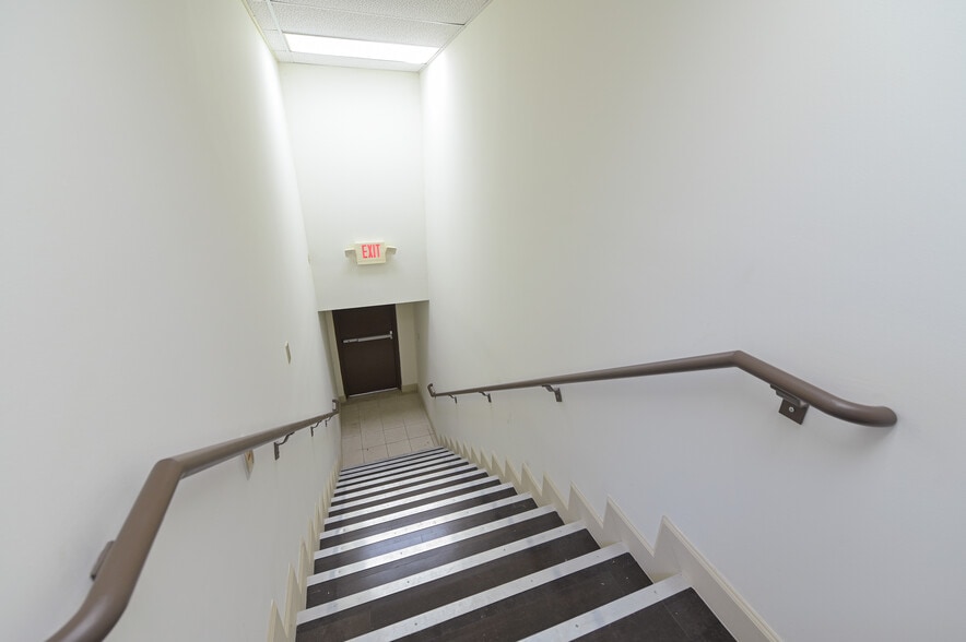 More Photos Of 13977-13981 SW 140th St, Miami Light Distribution For Sale