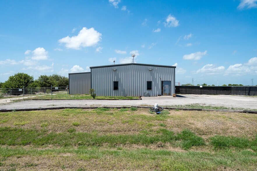 More Photos Of 8808 County Road 1458, Taft Flex For Sale