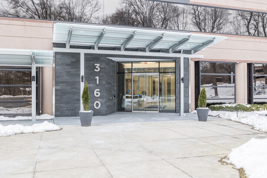 More Photos Of 3160 Fairview Park Dr, Falls Church Office For Lease