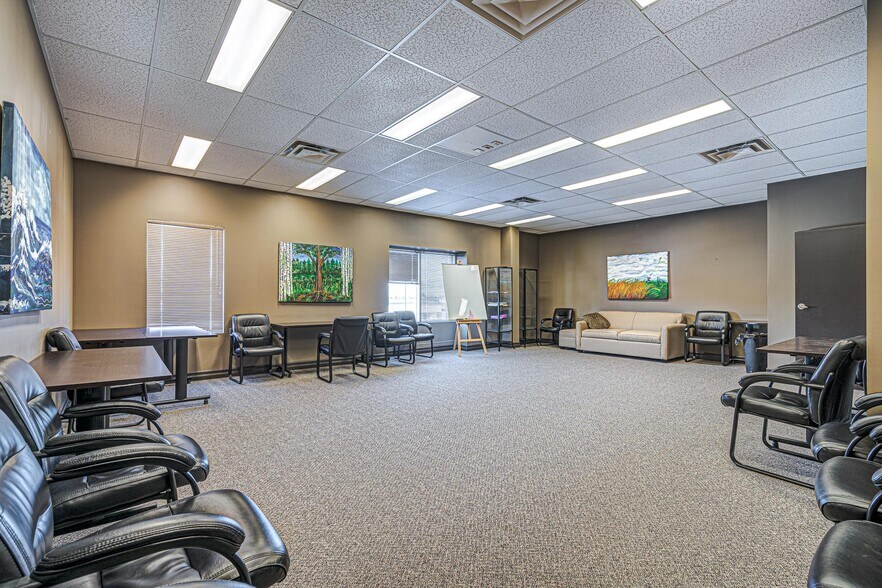 More Photos Of 2602 50 Av, Lloydminster Showroom For Sale