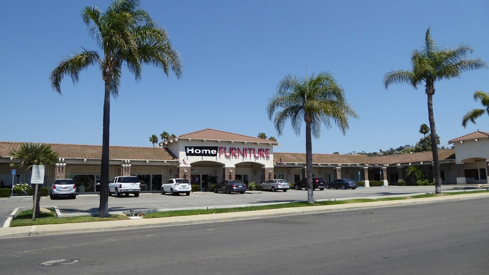 More Photos Of 1365-1371 Del Norte Rd, Camarillo Showroom For Lease