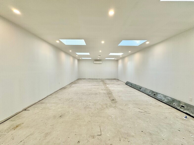 More Photos Of 2844 31st St, Astoria Storefront Retail Residential For Lease