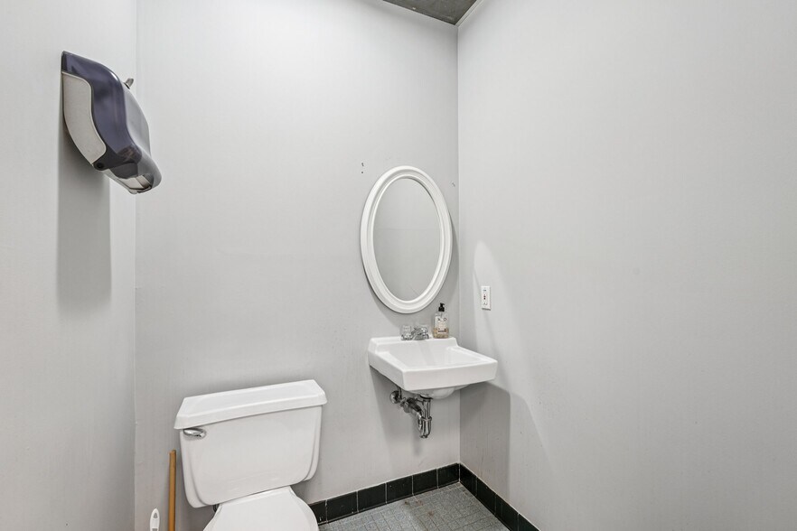 More Photos Of 970 N Broadway, Yonkers Medical For Lease