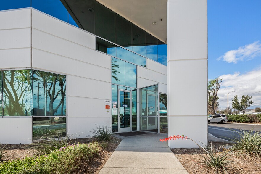 More Photos Of 10509 Business Dr, Fontana Warehouse For Lease