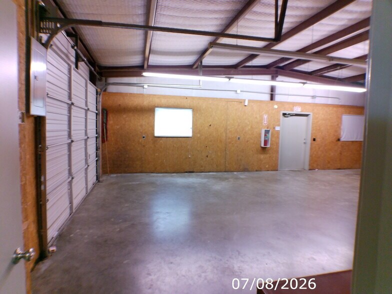 More Photos Of 204 N 2nd St, Ozark Office For Sale
