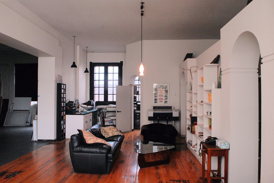 More Photos Of 300 N Ashland Ave, Chicago Storefront Retail Residential For Lease