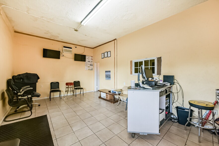 More Photos Of 2623 Berry Rd, Houston General Retail For Sale