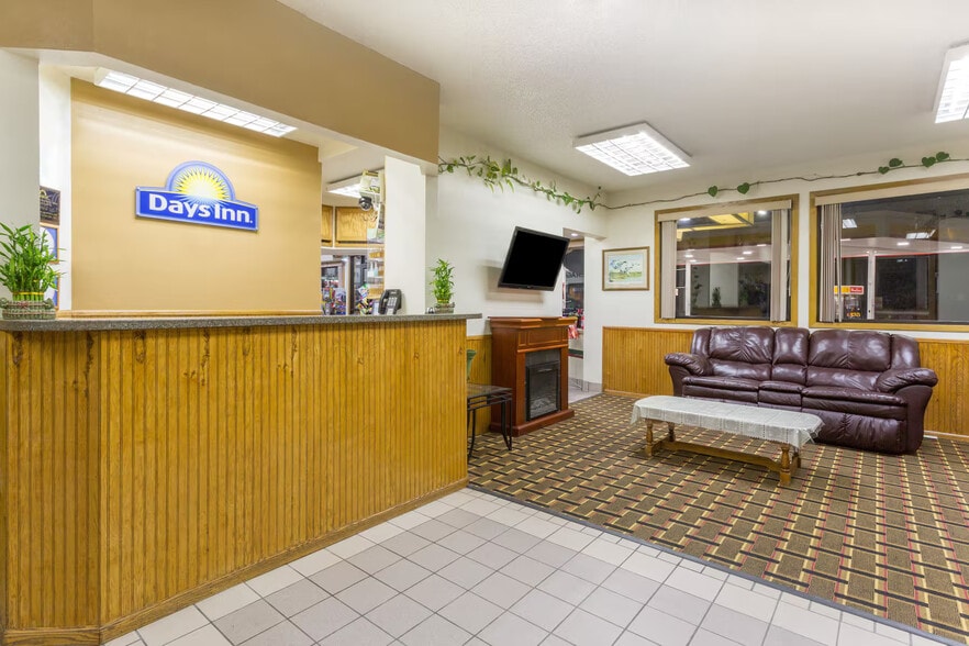 More Photos Of 851 Paxton Elsie Rd, Paxton Hotel For Sale