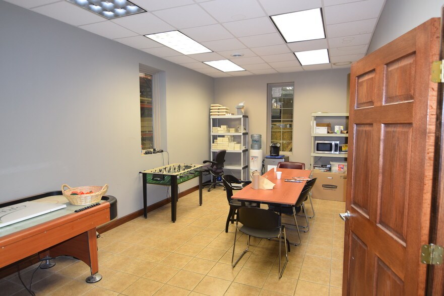 More Photos Of 5000 Van Epps Rd, Brooklyn Heights Warehouse For Lease