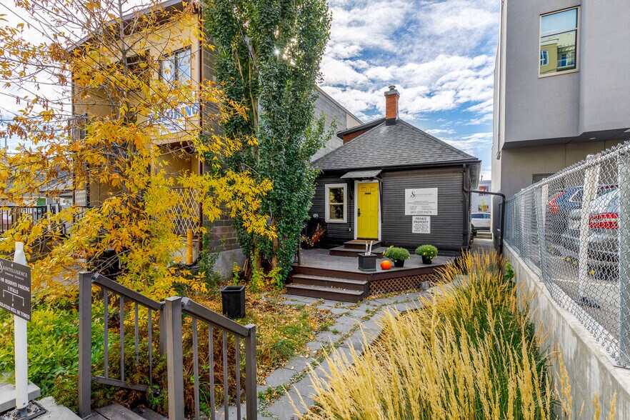 More Photos Of 2032 34th Ave SW, Calgary Office For Sale