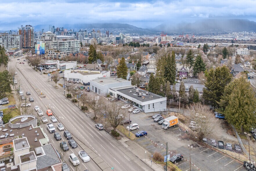 More Photos Of 445-525 Kingsway, Vancouver Auto Dealership For Lease
