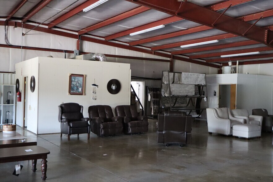More Photos Of 5766 W US Highway 421, Wilkesboro Warehouse For Lease