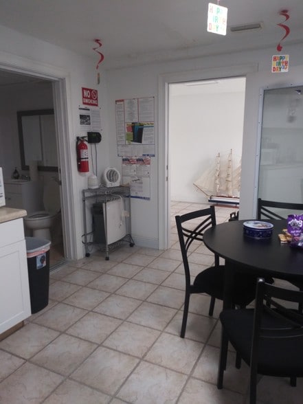 More Photos Of 5017 N Coolidge Dr, Tampa Warehouse For Sale