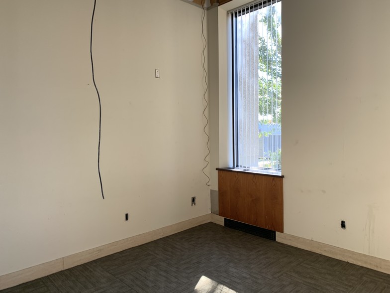 More Photos Of 4 Plaza Way, Fairhaven Bank For Lease
