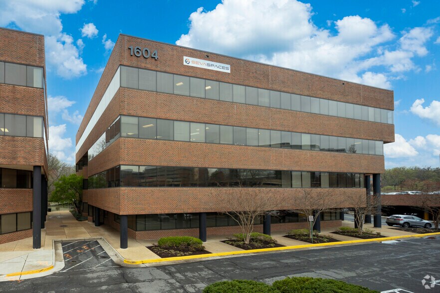 More Photos Of 1604 Spring Hill Rd, Vienna Office For Lease