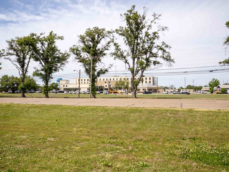 More Photos Of 810 E Sunflower Rd, Cleveland Medical For Lease