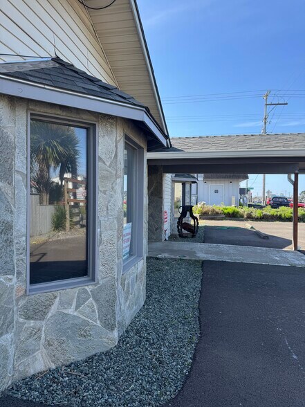 More Photos Of 316 Highway 101 N, Rockaway Beach Storefront Retail Residential For Sale