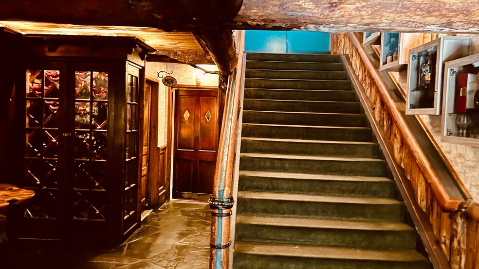 More Photos Of 419 Cold Canyon Rd, Calabasas Restaurant For Sale