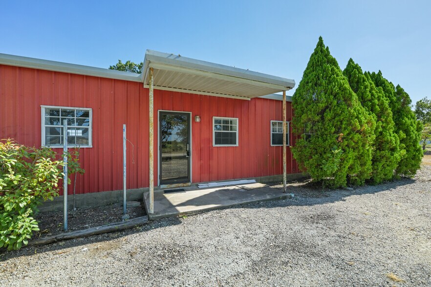 More Photos Of 400 Windy Hill School Rd, Georgetown Flex For Sale