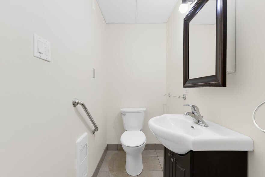 More Photos Of 21 Rue Messier, Mont-saint-hilaire Apartments For Sale